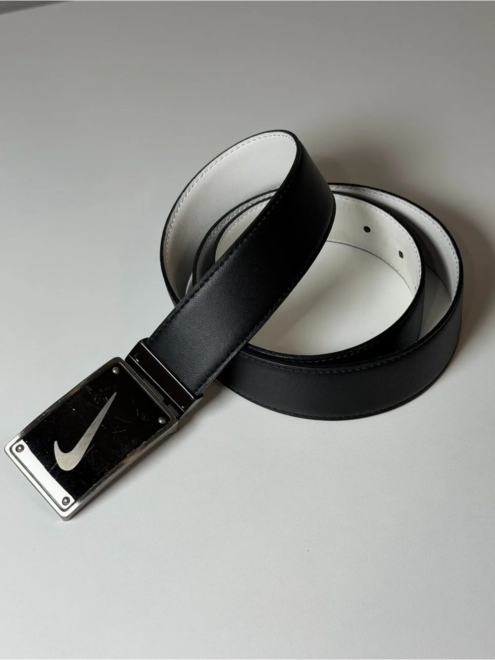 Nike Black and White 34W Leather Belt with Swoosh Buckle Performance Golf